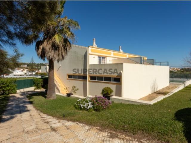 Armazém com Localização Privilegiada em Albufeira