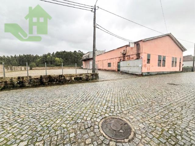 ARMAZÉM COM LOGRADOURO NA FOLGOSA MAIA