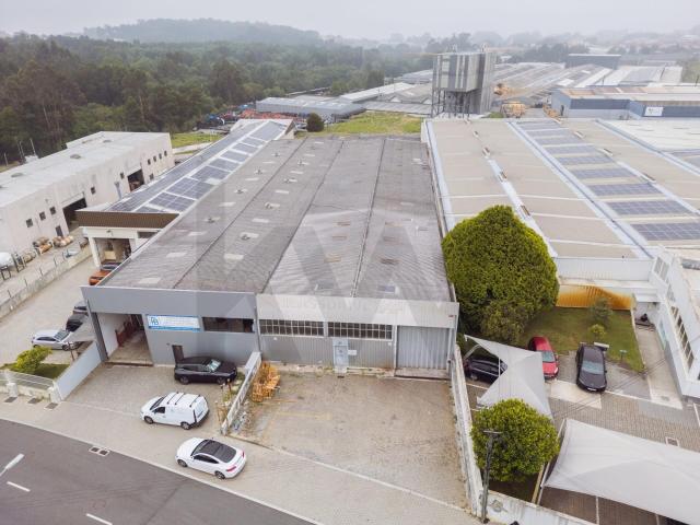 Armazém com logradouro na Zona Industrial de Serzedo, Vila Nova de Gaia