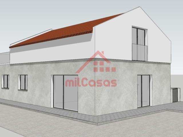 Armazém com Projeto aprovado com licença a pagamento para construção de moradia!