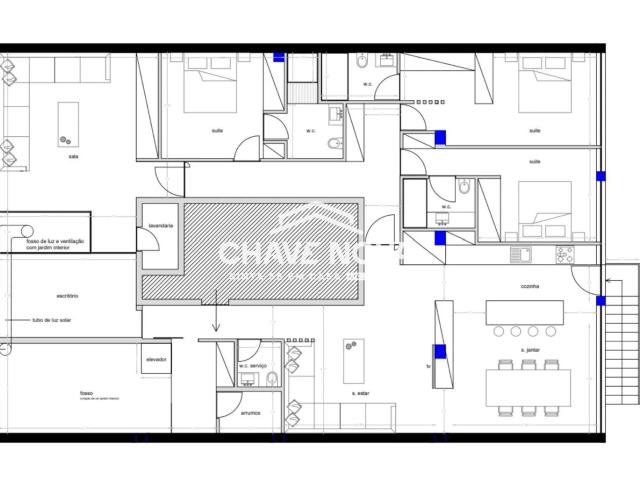 Armazém com Projeto Aprovado para Transformar em Apartamento T3 com 223,5m2 e Logradouro de 359,5m2