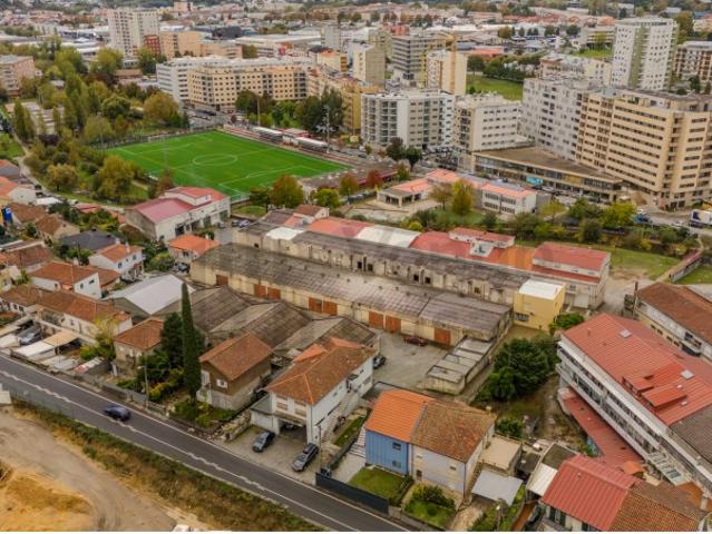 Armazém comercial e industrial em Braga, próximo ao Fórum Altice