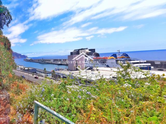 Armazém comercial no centro do Funchal, Ilha da Madeira