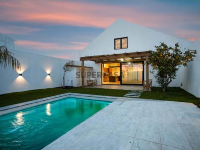 Armazém Convertido num Loft charmoso com Jardim e Piscina em Sarilhos Grandes