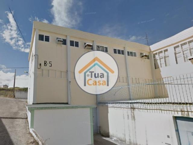 Armazém de 3 Pisos em São João da Talha – Excelente Oportunidade!