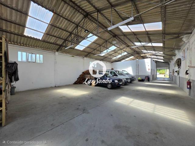 Armazém de 400 m² em Árvore, Vila do Conde