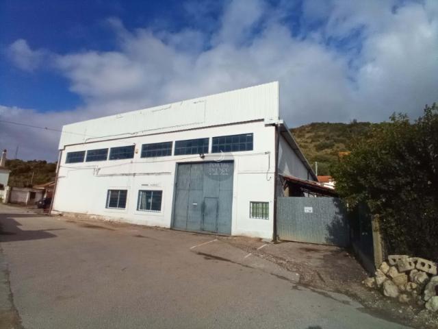 Armazém de 600 m2 em bom estado de conservação