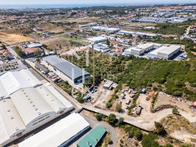 Armazém e Terreno de 13782m2 com potencial de expansão em Alcabideche Cascais