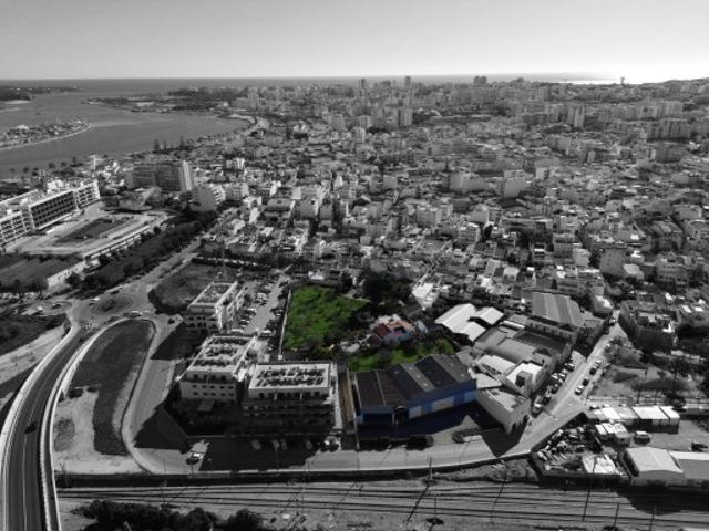 Armazém e terreno para loteamento