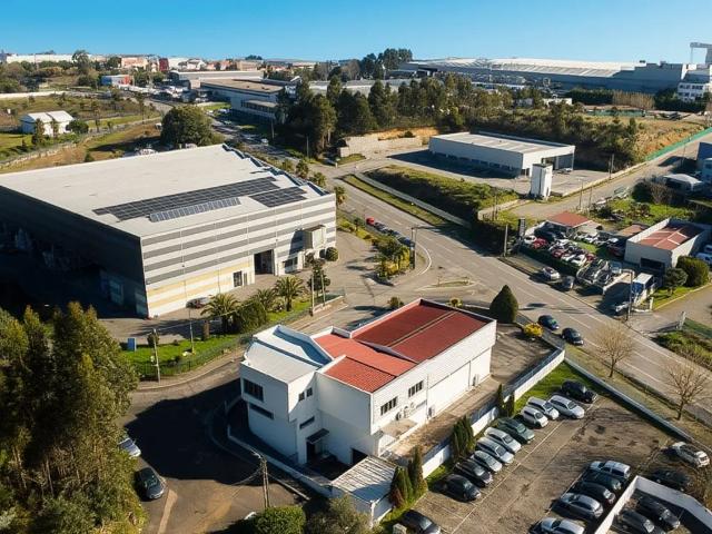 Armazém / Edifício Industrial com 1.800 m² | Avintes – Frent. 1800m² Vila Nova De Gaia Santa Marinha