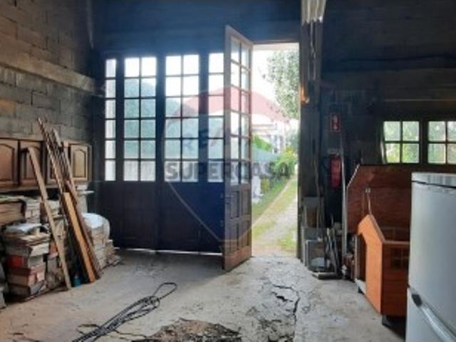 Armazém em Mozelos