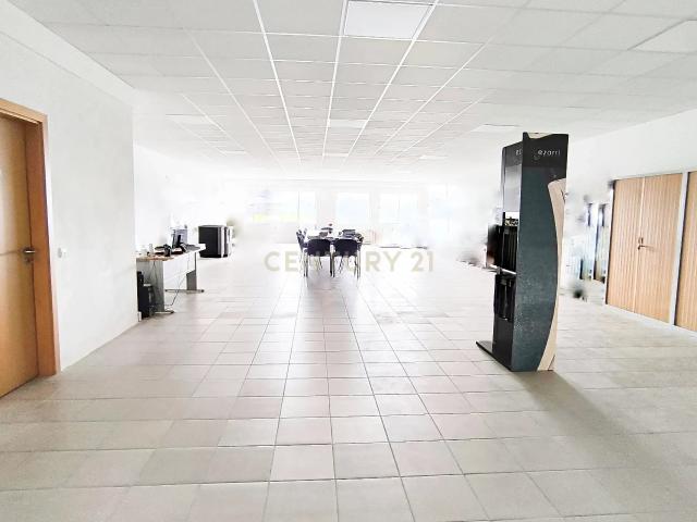 Armazém em Odiáxere Lagos | Localização Estratégica e Excelente Acessibilidade