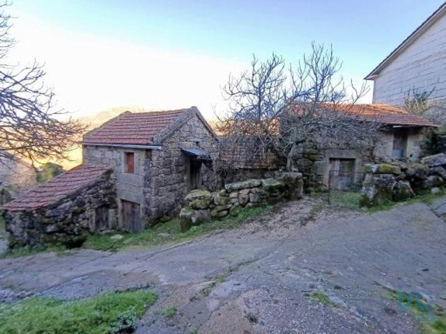 Casa de Campo em Castro Laboreiro e Lamas de Mouro de 147,00 m²
