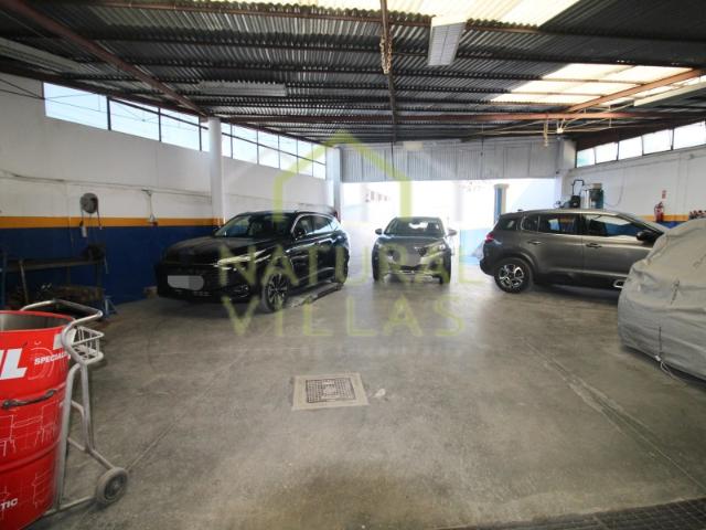 Armazém em Santa Bárbara de Nexe