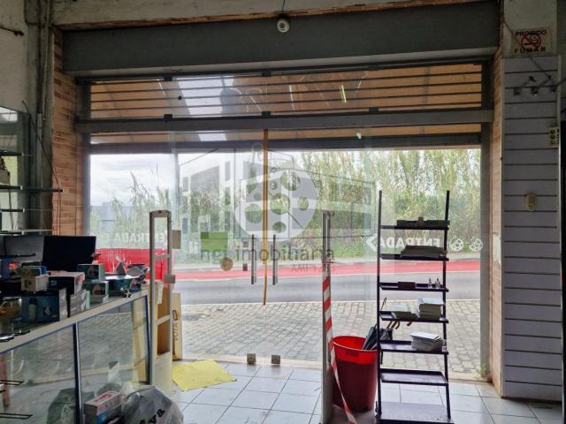 Armazém em Santa Iria da Azoia