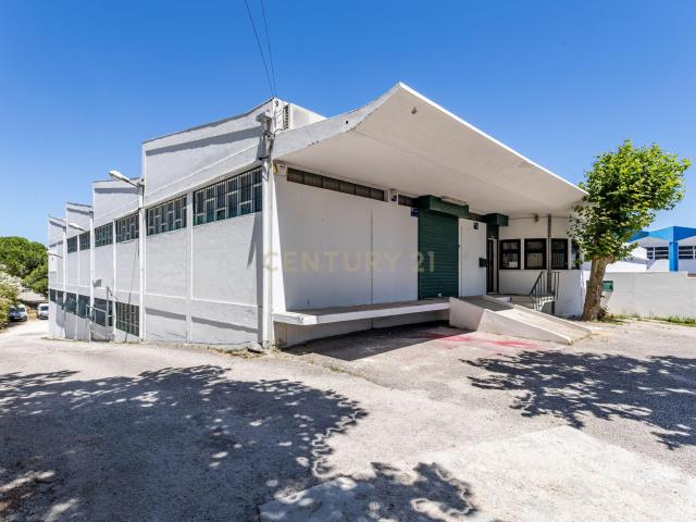 Armazém em Santa Iria de Azoia, Loures 450m² por 3800€
