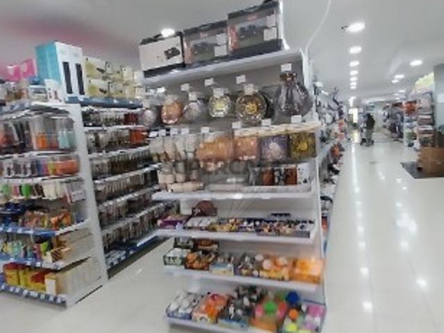 Armazém em Póvoa de Santa Iria e Forte da Casa