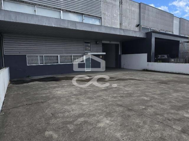 Armazém funcional em Selho, Guimarães