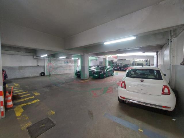 Armazém / Garagem em Costa Cabral 510m2