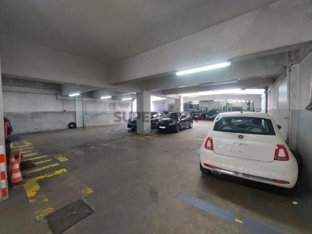 Armazém / Garagem em Costa Cabral 510m2