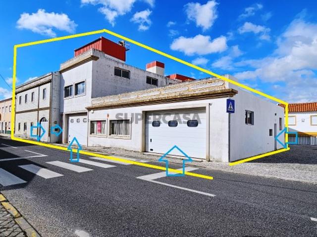 Armazém industrial com 1160 m2, em Gaeiras, Óbidos