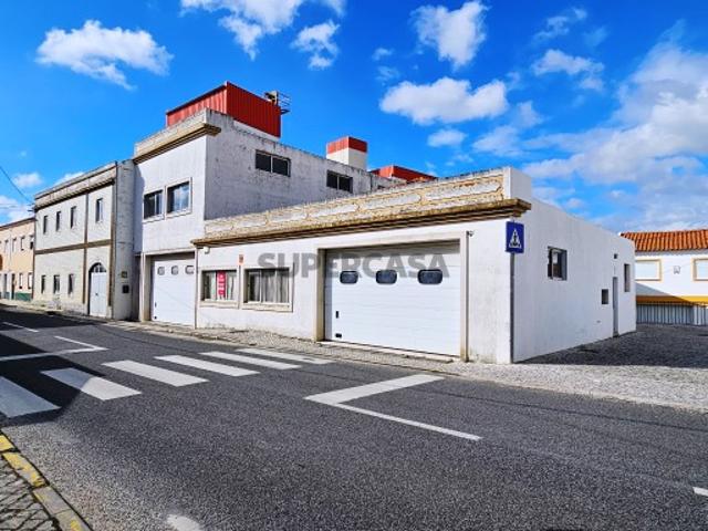 Armazém industrial com 1160 m2, em Gaeiras, Óbidos