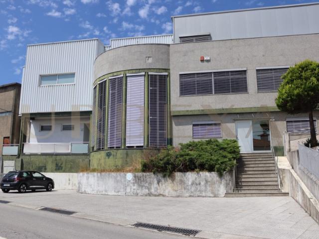 Armazém Industrial com 1.522m² para Venda em Famalicão