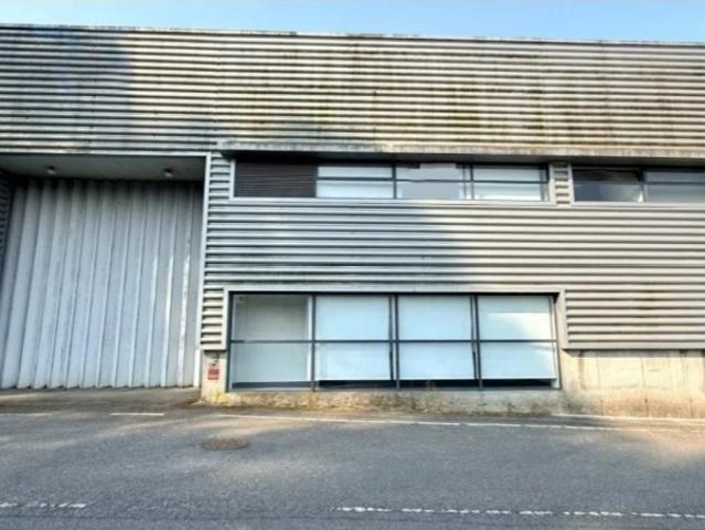 Armazém Industrial com 790 m² em Guilhabreu