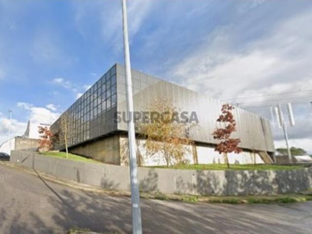 Armazém Industrial Arrendado | Yield 5,8% | Gandra Paredes | Acesso TIR