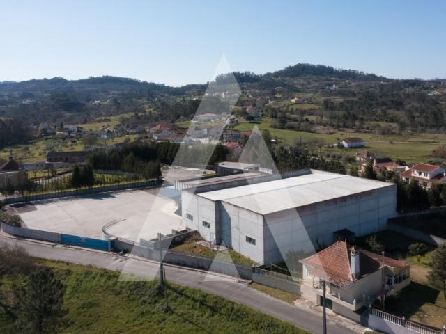 Armazém Industrial grande entre Leiria e Pombal