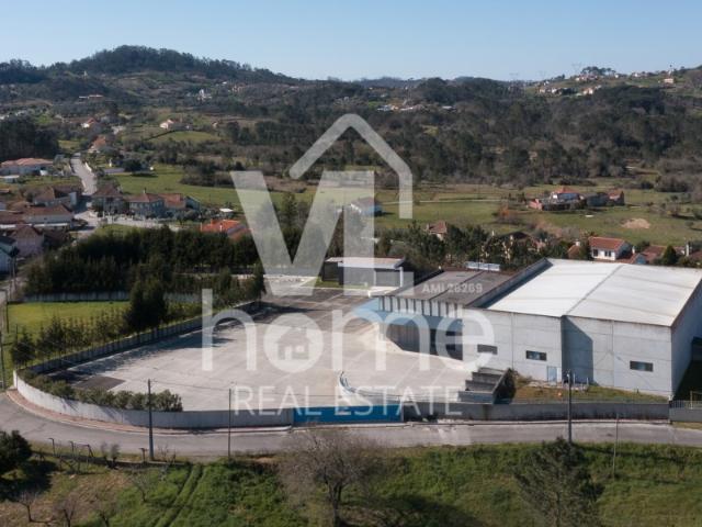 Armazém Industrial de Grande Dimensão com Escritórios e Logradouro | Leiria / Pombal