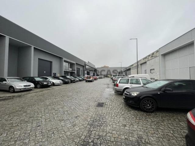 Armazem industrial em Lousada