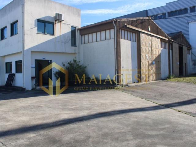 Armazém Industrial em Lourosa