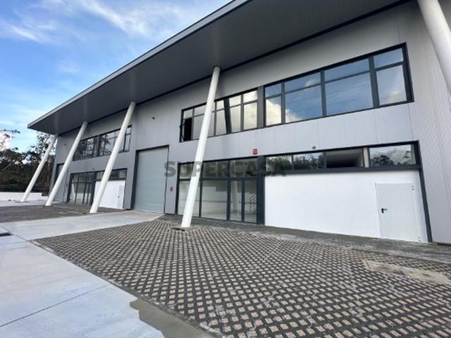 Armazém industrial novo em Maceira, Leiria