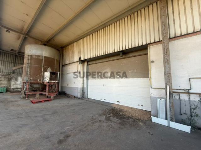 Armazém Industrial na Caranguejeira Leiria