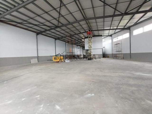 Armazém industrial S. Tirso
