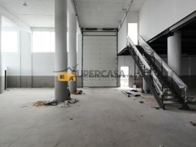 Armazém industrial S. Tirso