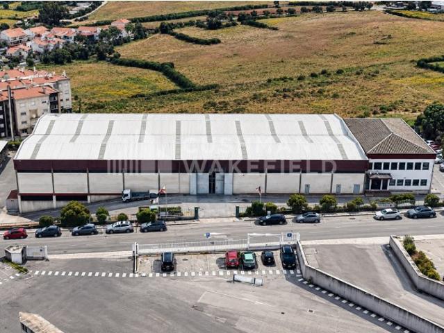 Armazém industrial para venda em Queluz de Baixo