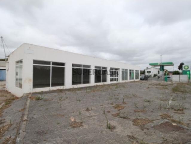 Armazém inserido em 4040m2 de terreno para atividades industriais EXCLUSIVO Runa, Torres Vedras