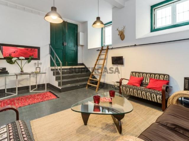 Armazém junto à sé de Lisboa em Alfama, Lisboa