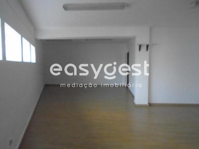 Armazém luminoso possibilidade de transformar em apartamento T2