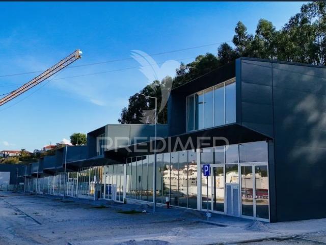 Armazém / Loja para Arrendamento em Azurém – Guimarães