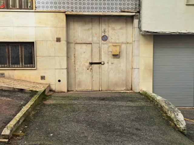 Armazem para venda com 400m2,em Queluz