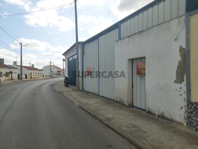 Armazém para Venda | Centro da Vila | Excelente Oportunidade de Investimento