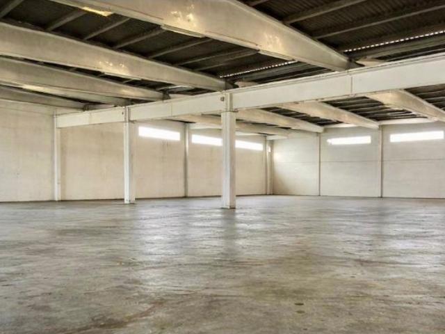 Armazém para venda em Alcanena, Santarém 780 000 €