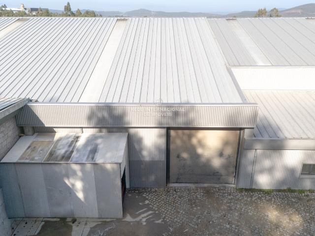 Armazém para venda, em Fojo Velho, Rebordosa, Porto