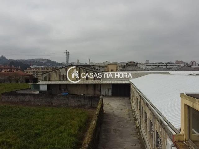 ARMAZÉM PARA VENDA EM OLIVEIRA DO DOURO