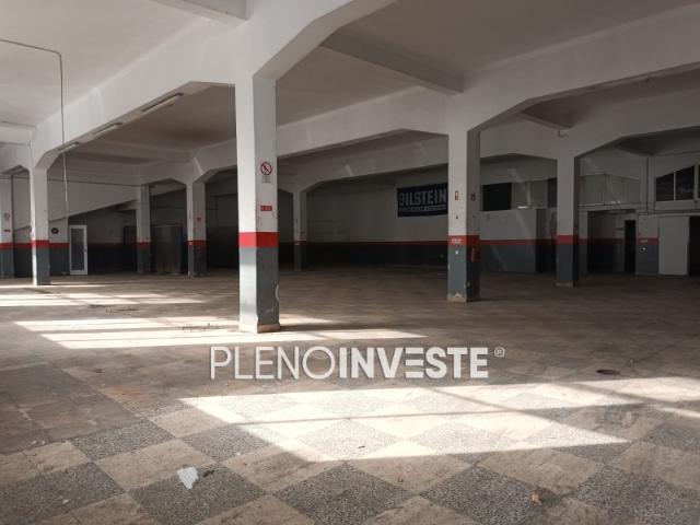 Armazém para venda ou arrendamento na Cruz de Pau
