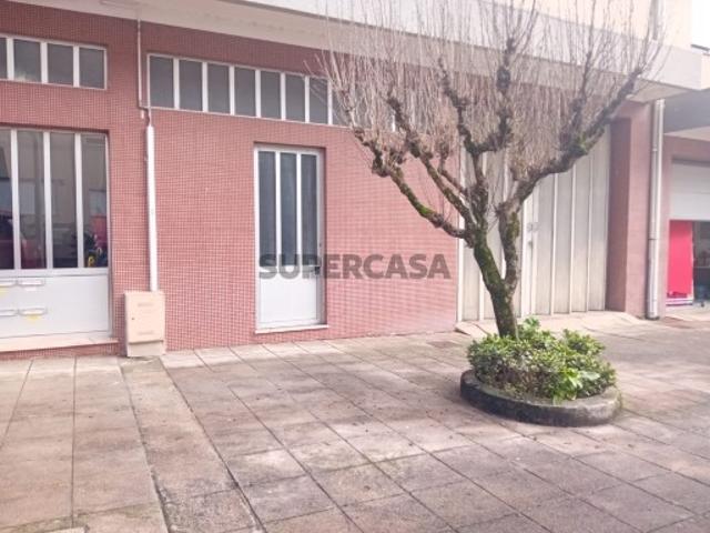 Armazém para venda ou arrendamento no centro da cidade de Barcelos
