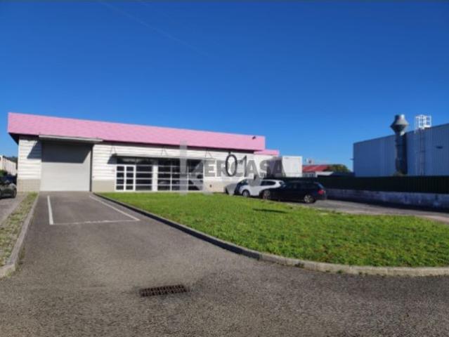 Armazém para venda na Abrunheira
